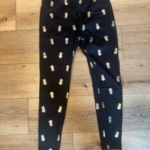 Beyond Yoga - pineapple black leggings
